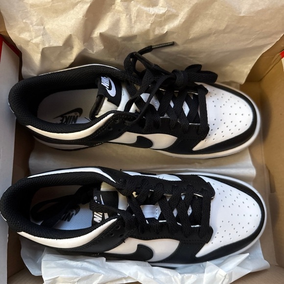 Nike Black and White Sneakers Classic High-Top Design - Picture 3 of 4